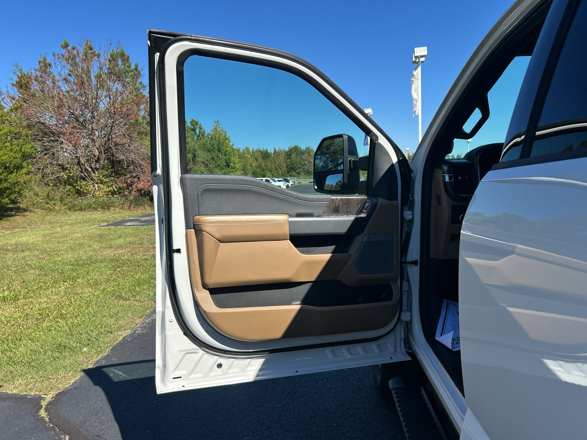 Used 2024 Ford F250 Lariat w/ Sport Appearance Package AWD/4WD image 18