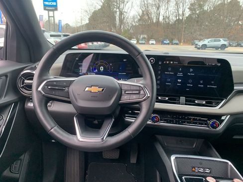 Used 2025 Chevrolet Equinox LT w/ Convenience Package II image 15