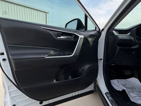 Used 2022 Toyota RAV4 XLE image 10