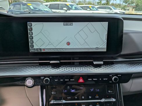 Certified 2024 Kia Carnival SX Prestige FWD image 24