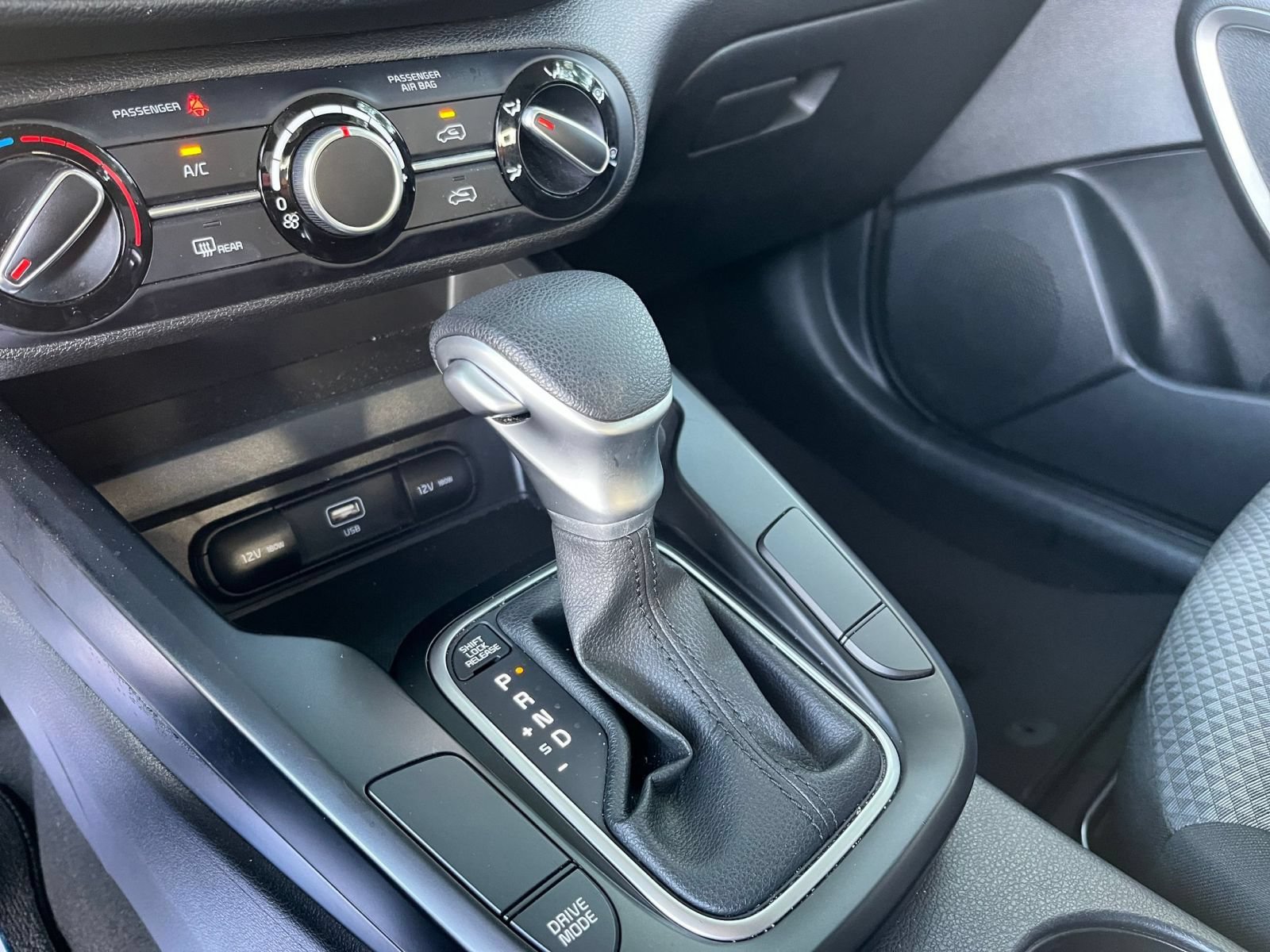 Used 2025 Kia Soul LX w/ LX Technology Package FWD image 39