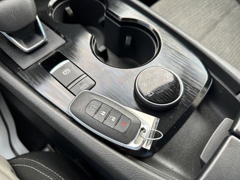 Used 2023 Nissan Rogue SV image 22