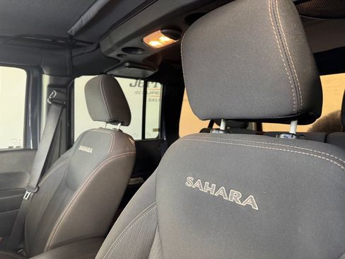 Used 2016 Jeep Wrangler Unlimited Sahara AWD/4WD image 10