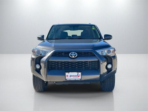 Used 2018 Toyota 4Runner SR5 Premium image 2
