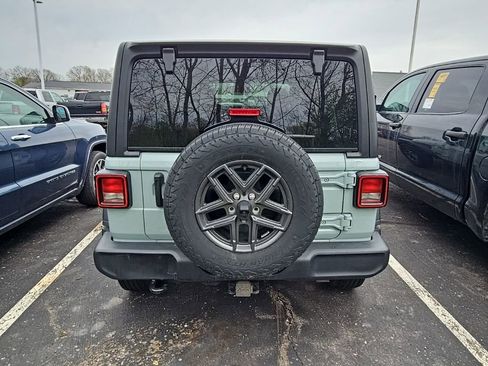 Used 2024 Jeep Wrangler Sport S image 7