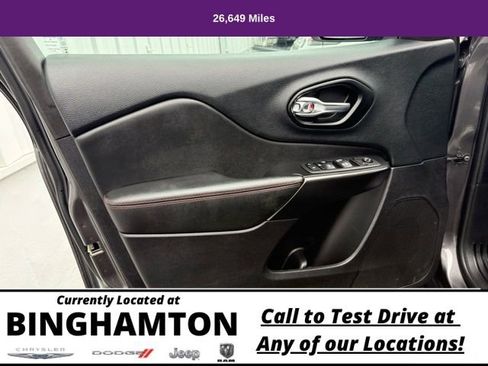 Used 2022 Jeep Cherokee Trailhawk image 9