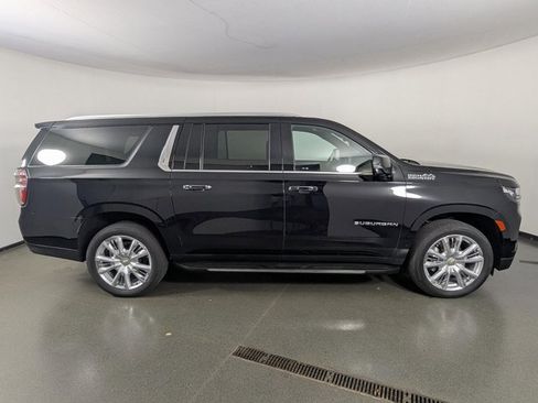 Used 2023 Chevrolet Suburban High Country image 8