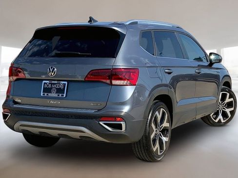 Certified 2022 Volkswagen Taos SEL w/ Panoramic Sunroof Package AWD/4WD image 2
