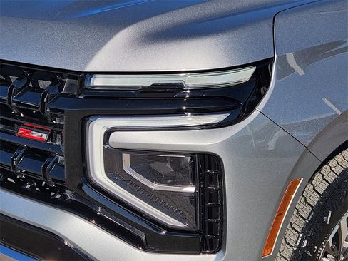 Certified 2025 Chevrolet Suburban Z71 w/ Z71 Off-Road Package image 9