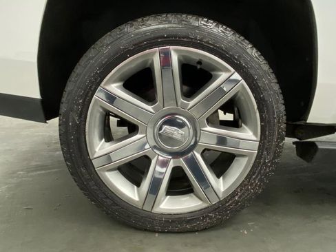 Used 2016 Cadillac Escalade Premium image 16
