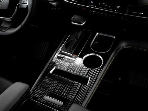 Used 2025 Toyota Sienna XLE Woodland Edition image 28