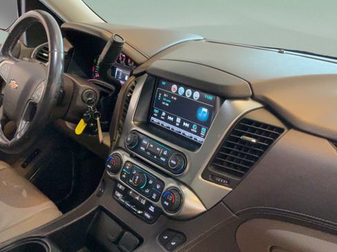 Used 2019 Chevrolet Suburban LT RWD image 43
