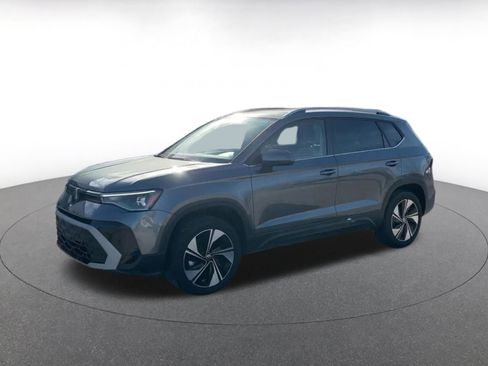 Used 2025 Volkswagen Taos SE image 9