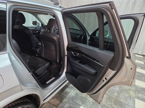Used 2018 Volvo XC90 T6 Momentum w/ Convenience Package image 12