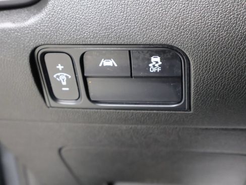 Used 2023 Kia Sorento LX FWD image 29