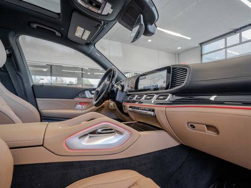 New 2026 Mercedes-Benz GLS 580 4MATIC image 17