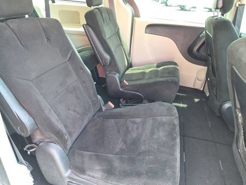 Used 2016 Dodge Grand Caravan SXT FWD image 13