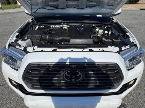 Used 2022 Toyota Tacoma TRD Sport w/ Technology Package image 19