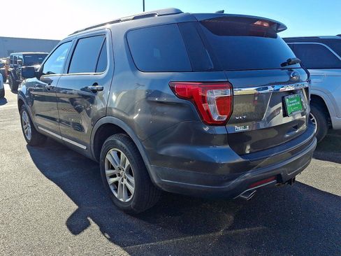Used 2018 Ford Explorer XLT image 9