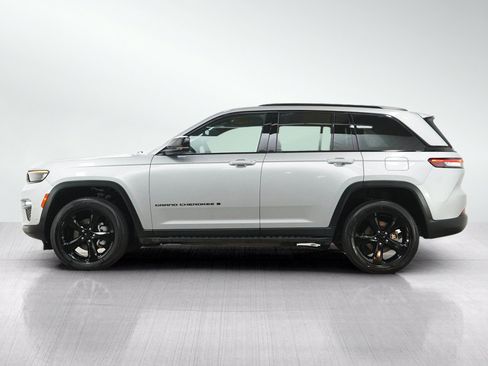 Used 2024 Jeep Grand Cherokee Limited w/ Luxury Tech Group II AWD/4WD image 2