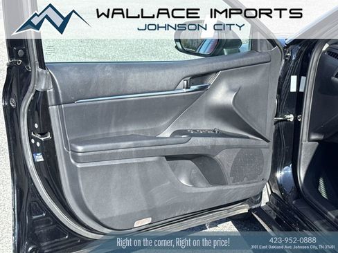 Used 2019 Toyota Camry LE image 3