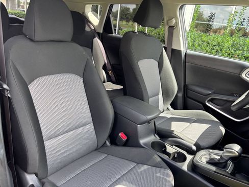 Used 2025 Kia Soul LX w/ LX Technology Package FWD image 33