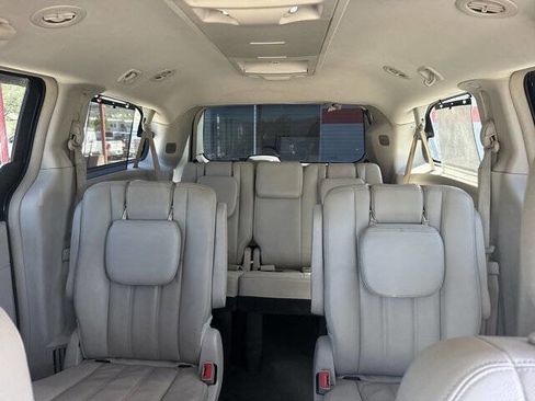 Used 2015 Chrysler Town & Country Touring w/ Driver Convenience Group FWD image 13