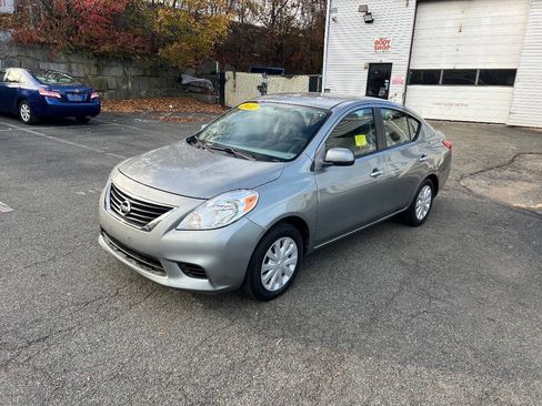 Used 2012 Nissan Versa SV w/ Convenience Pkg image 11