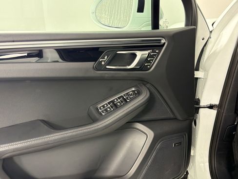 New 2026 Porsche Macan image 15