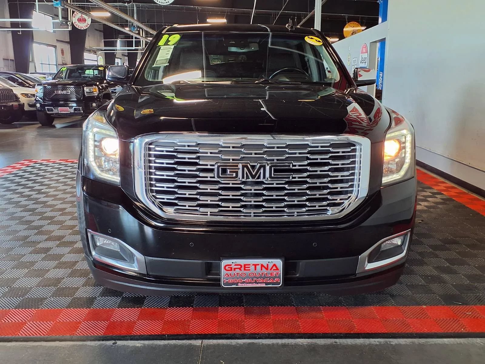 Used 2019 GMC Yukon Denali w/ Denali Ultimate Black Edition AWD/4WD image 3