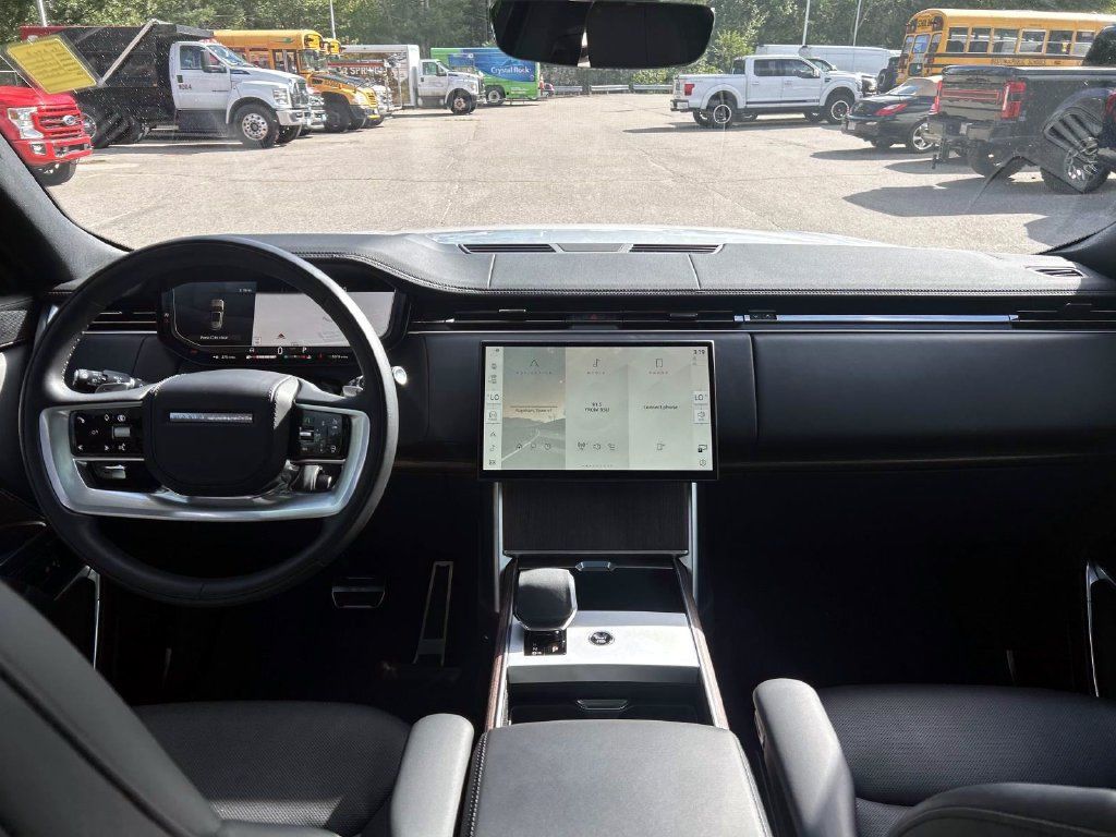 Used 2025 Land Rover Range Rover SE AWD/4WD image 21