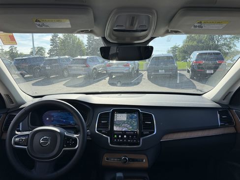 Used 2024 Volvo XC90 B5 Plus w/ Protection Package AWD/4WD image 9