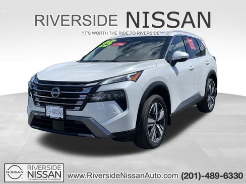 Certified 2025 Nissan Rogue SL w/ Tech Package AWD/4WD image 1