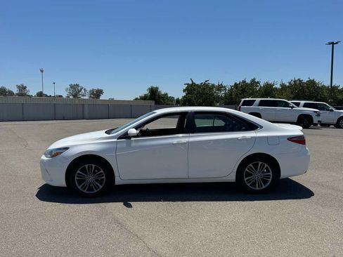 Used 2017 Toyota Camry SE FWD image 6