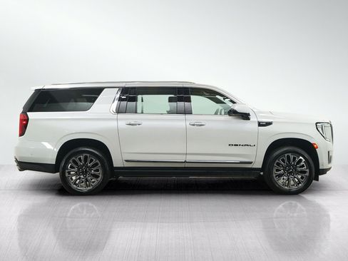 Used 2023 GMC Yukon XL Denali Ultimate AWD/4WD image 6
