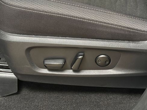 Used 2025 Nissan Pathfinder SV FWD image 22