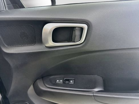 Used 2023 Hyundai Venue SEL FWD image 31