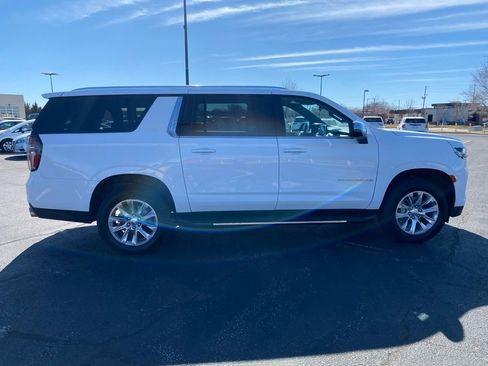 Used 2023 Chevrolet Suburban Premier image 8