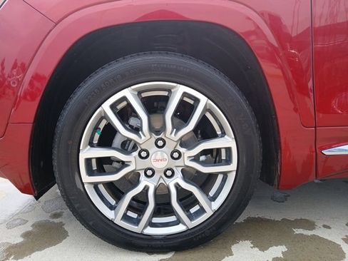 Used 2024 GMC Terrain Denali w/ Denali Premium Package AWD/4WD image 9