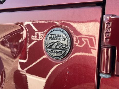 Used 2021 Jeep Gladiator Overland AWD/4WD image 15