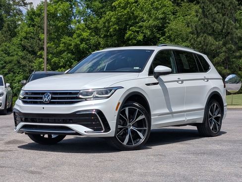 Used 2024 Volkswagen Tiguan SEL R-Line AWD/4WD image 4