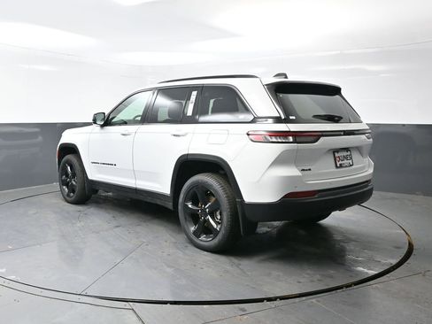 New 2026 Jeep Grand Cherokee Limited w/ Limited Altitude Package AWD/4WD image 7