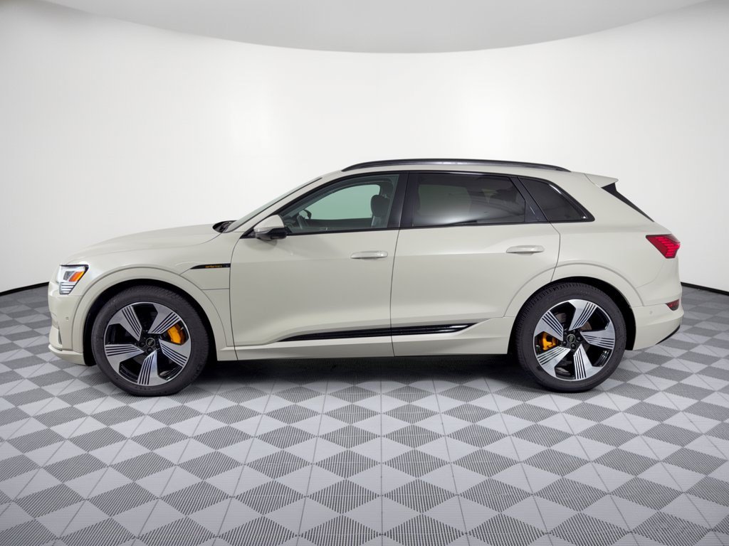 Certified 2022 Audi e-tron Premium Plus w/ Premium Plus Package AWD/4WD image 2