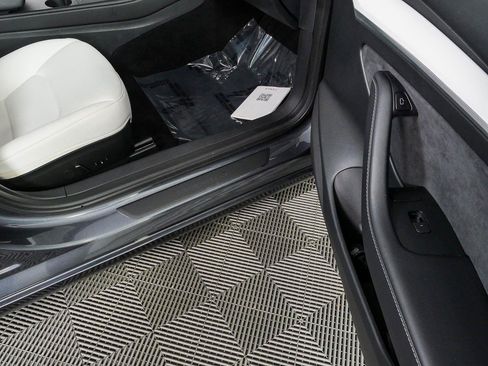 Used 2023 Tesla Model 3 Long Range AWD/4WD image 23