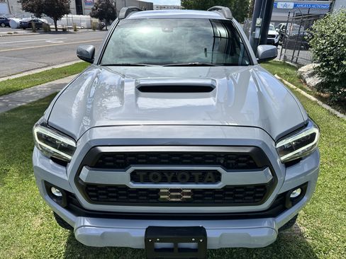Used 2021 Toyota Tacoma TRD Sport w/ Technology Package AWD/4WD image 11