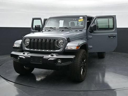 Used 2025 Jeep Gladiator Sport AWD/4WD image 42