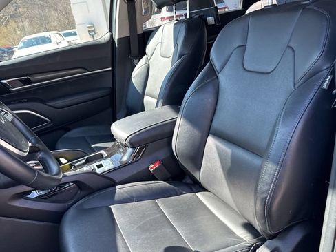 Used 2023 Kia Telluride LX AWD/4WD image 10