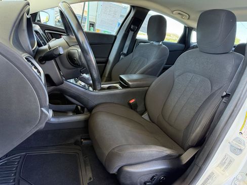 Used 2015 Chrysler 200 Limited w/ Convenience Group FWD image 11