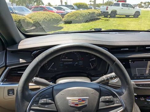 Used 2018 Cadillac XT5 Luxury w/ Driver Awareness Package FWD image 31