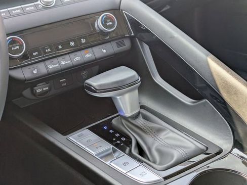 Certified 2024 Hyundai Elantra Limited image 9